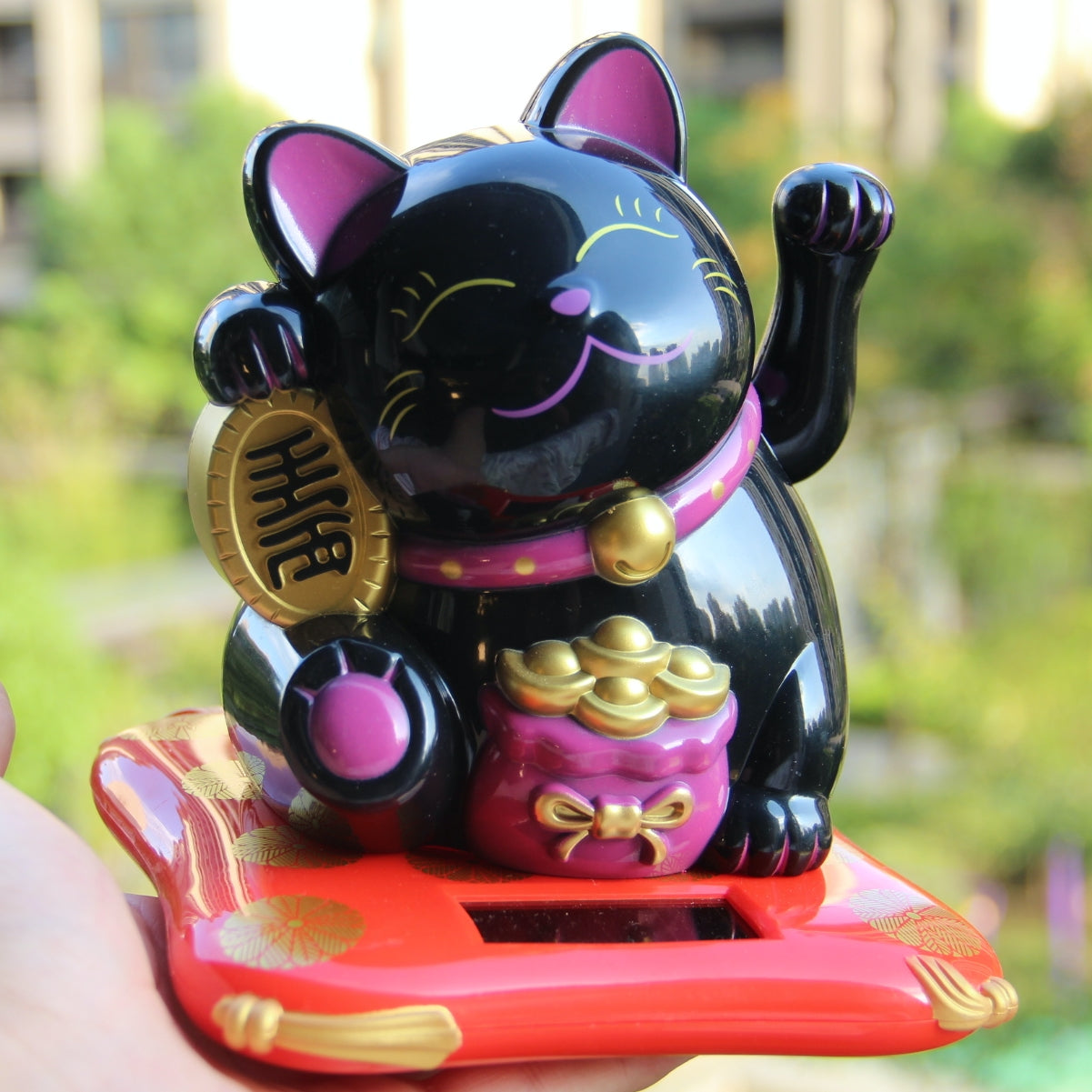 Maneki Neko Lucky cat solar energy auto waving hands bring you fortune and good luck