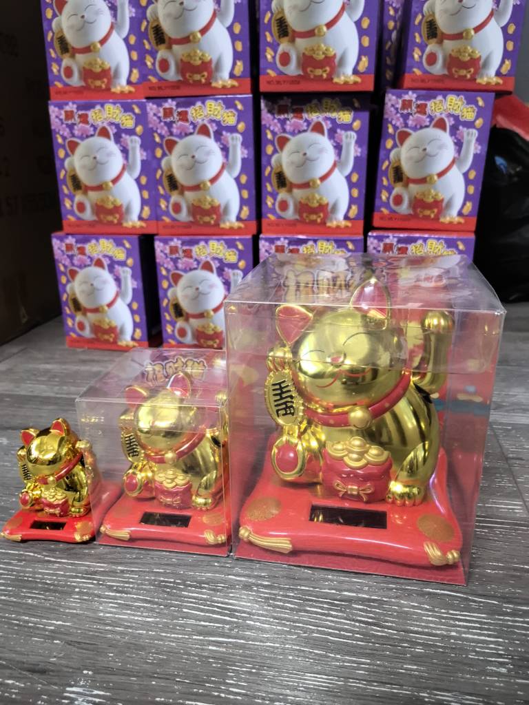 Maneki Neko Lucky cat solar energy auto waving hands bring you fortune and good luck