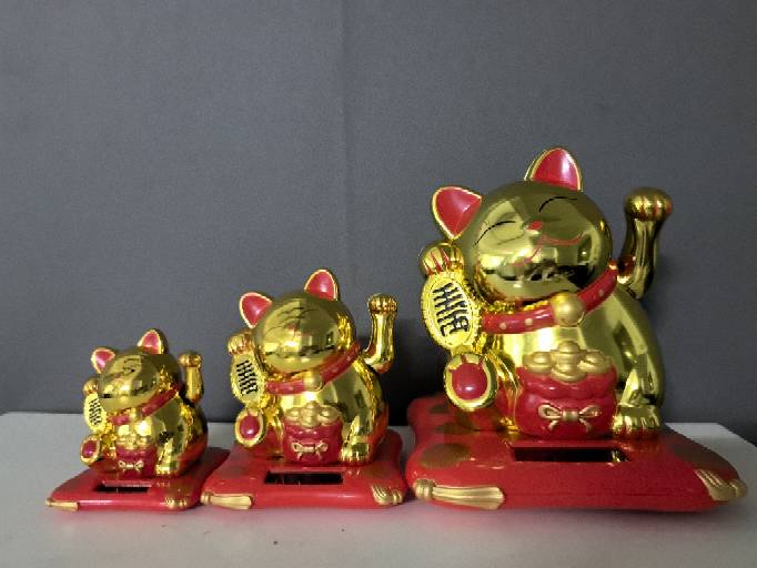 Maneki Neko Lucky cat solar energy auto waving hands bring you fortune and good luck